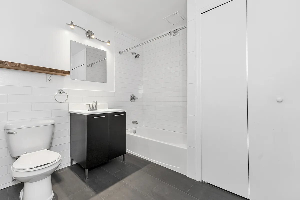 Building Photo - 97 Grand St