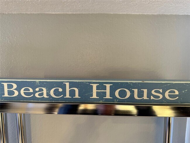 Building Photo - 1 Key Capri