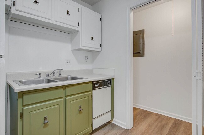 Building Photo - 2150 Spoleto Lane Apt #B6, North Charlesto...