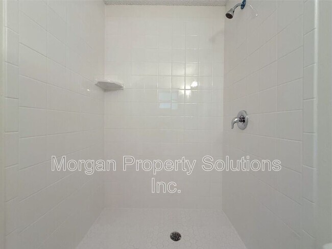Building Photo - 1221 Poinsettia Ave