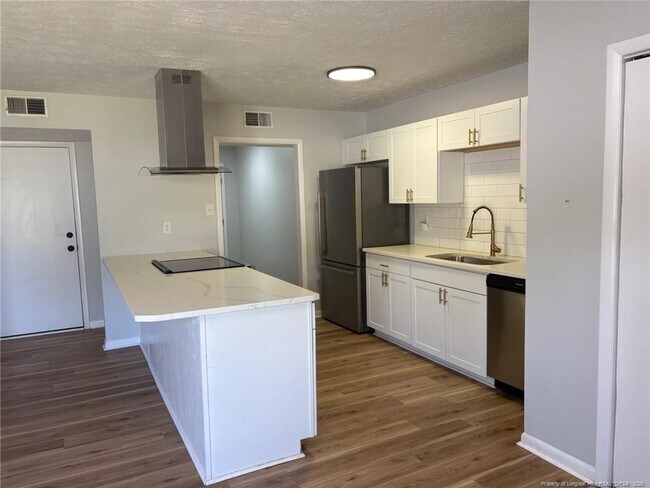 Building Photo - 7212 Reedy Creek Dr