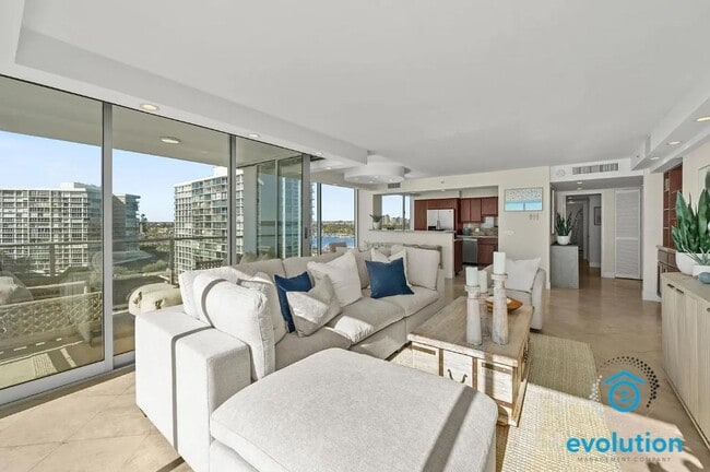 Building Photo - 1810 Avenida Del Mundo