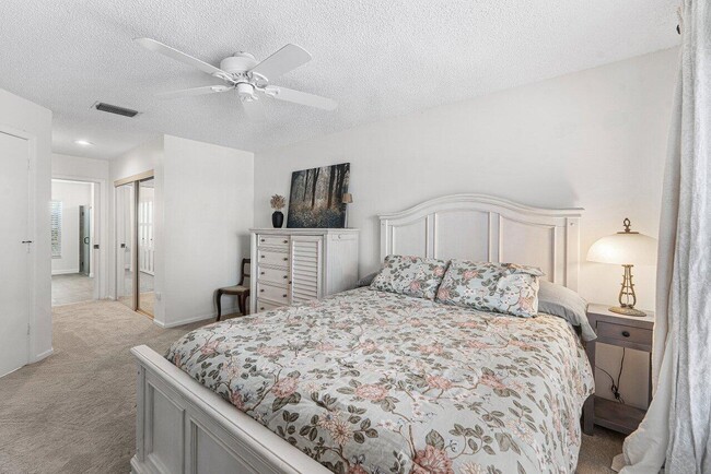 Building Photo - 12842 Meadowbend Dr