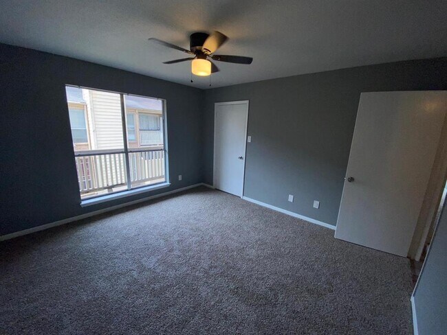 Building Photo - 10211 Sugar Branch Dr