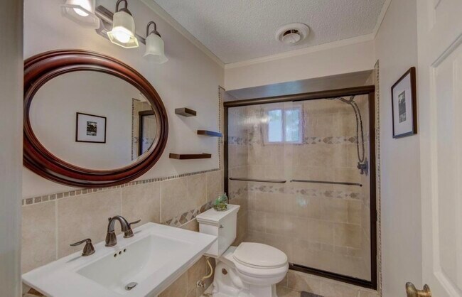 Building Photo - 8327 Poplar Pike