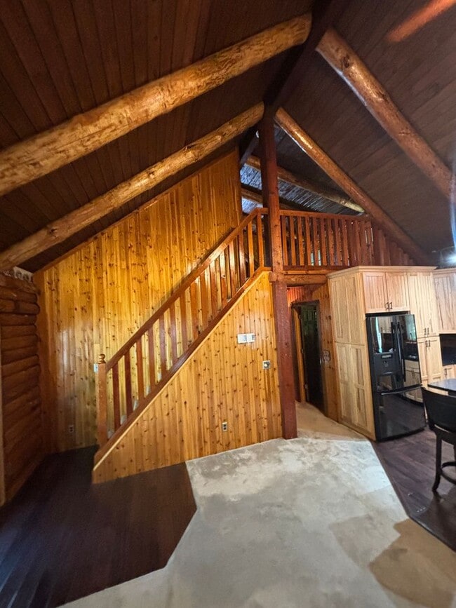 Building Photo - Log home in quiet setting
