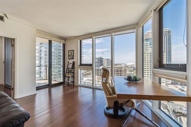 Building Photo - 1 Beach Dr SE