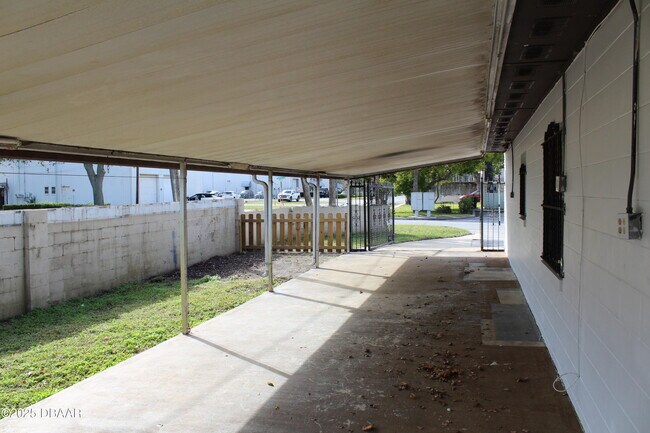 Building Photo - 903 W Millard Ct