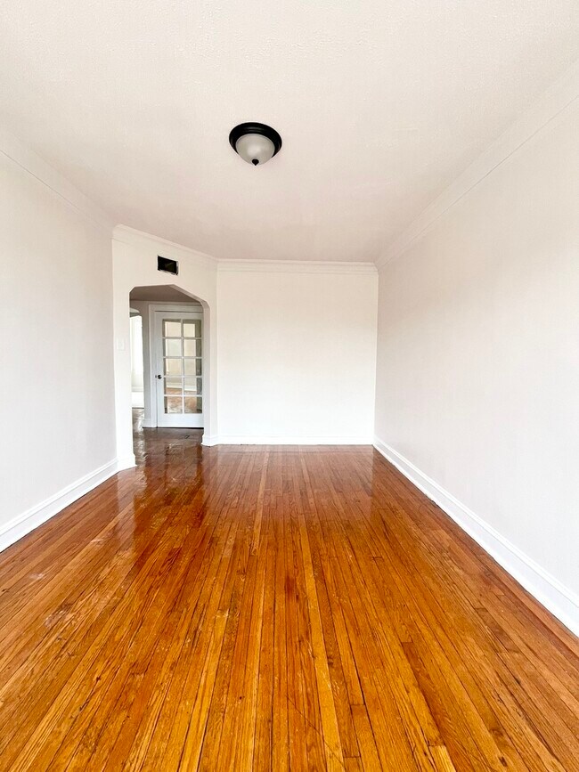 Building Photo - 1154 N Lawndale Ave