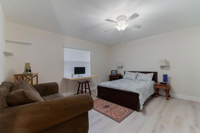 Building Photo - 1073 Goldenrod Rd