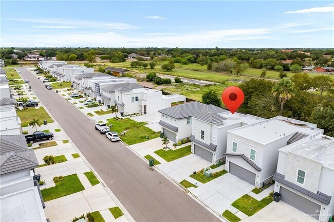 Building Photo - 2323 Corales St