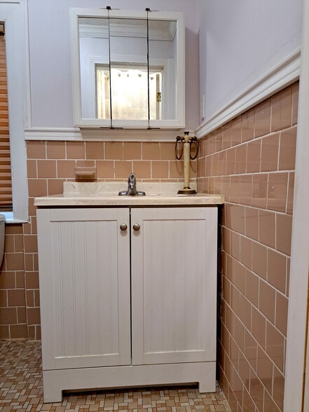 Building Photo - 158 Baker St