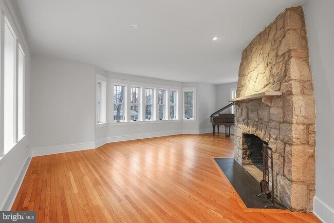 Building Photo - 3744 Huntington St NW