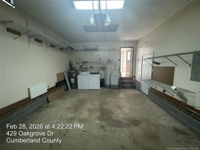 Building Photo - 429 Oakgrove Dr