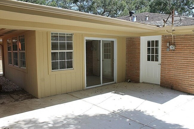 Building Photo - 5738 Willowbend Blvd