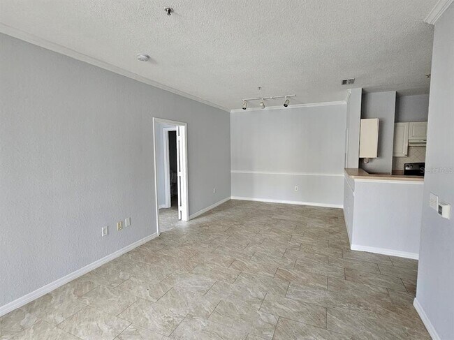 Building Photo - 18001 Richmond Pl Dr