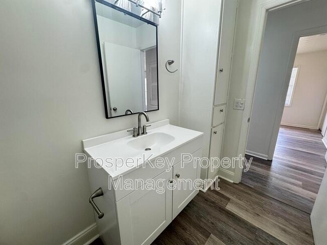 Building Photo - 5730 Teresa St