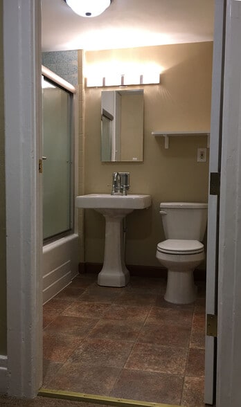 Building Photo - 133 Curry Ave