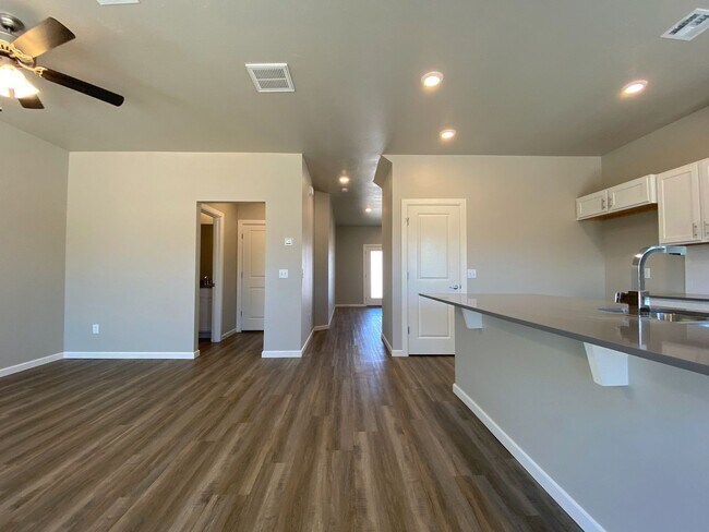 Building Photo - Townhome in Deer Creek Schools!