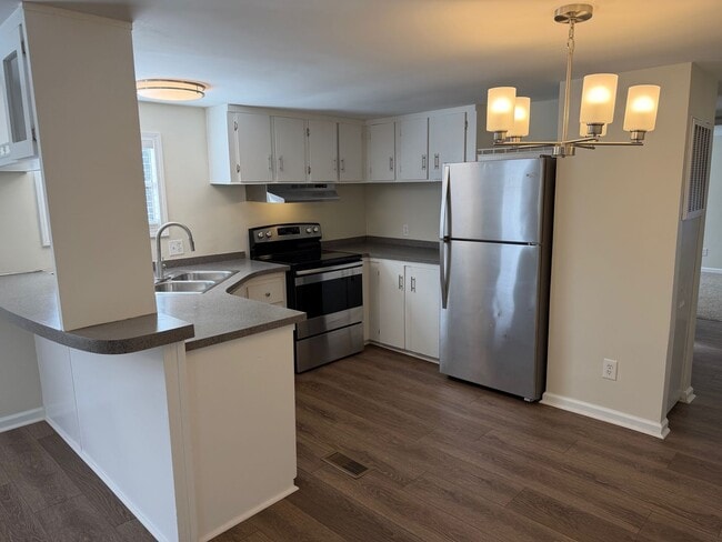 Building Photo - 22 Lee Rd 242