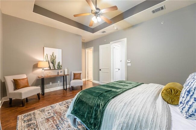Building Photo - 1529 Barton Springs Rd