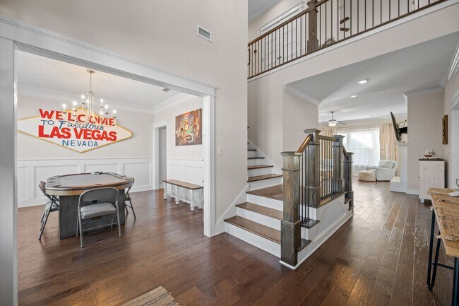 Building Photo - 5/3.5 TRULAND BUILT BEAUTY!