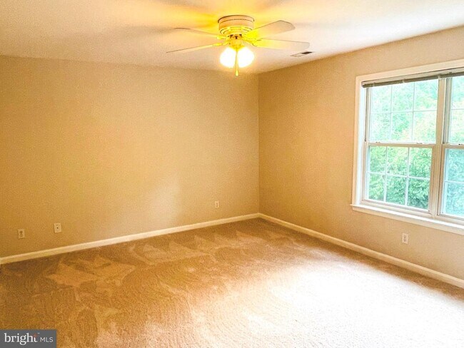 Building Photo - 9 Scarlet Oak Cir