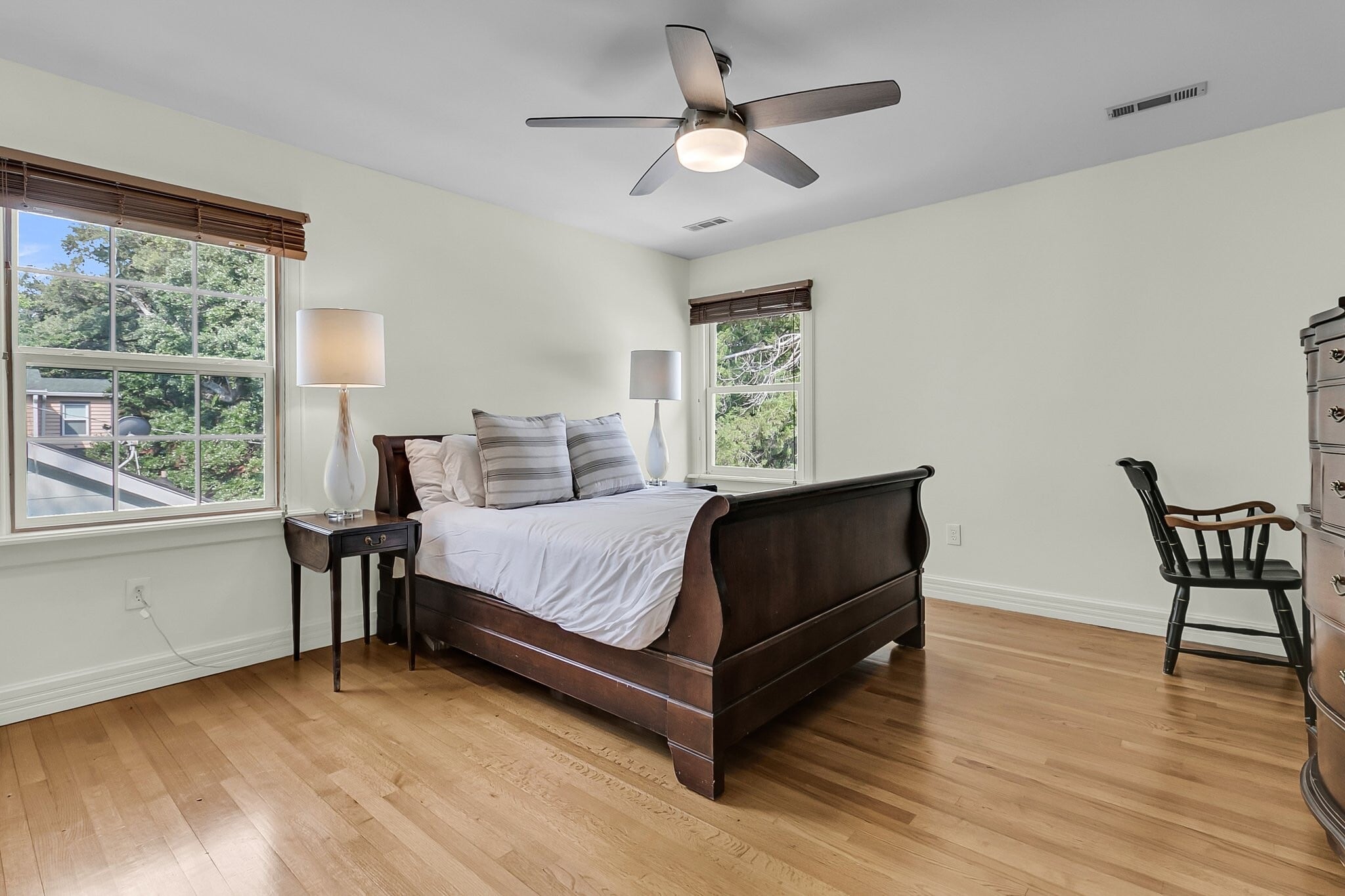 Middle Bedroom w/ queen bed, dresser - 2142 Golfview Dr
