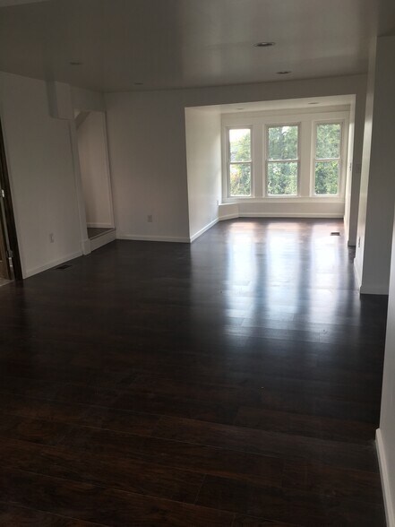 Building Photo - 3303 Iowa St