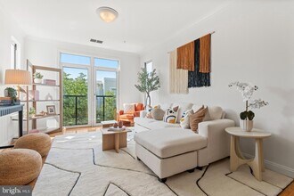 Building Photo - 1391 Pennsylvania Ave. SE