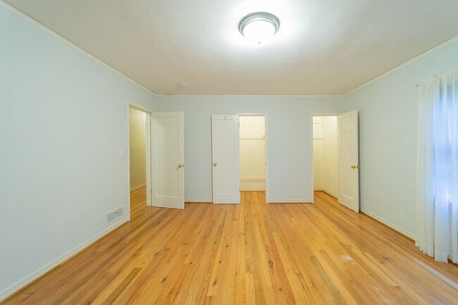 Building Photo - Charming and Well-Maintained Home in a Serene Neighborhood