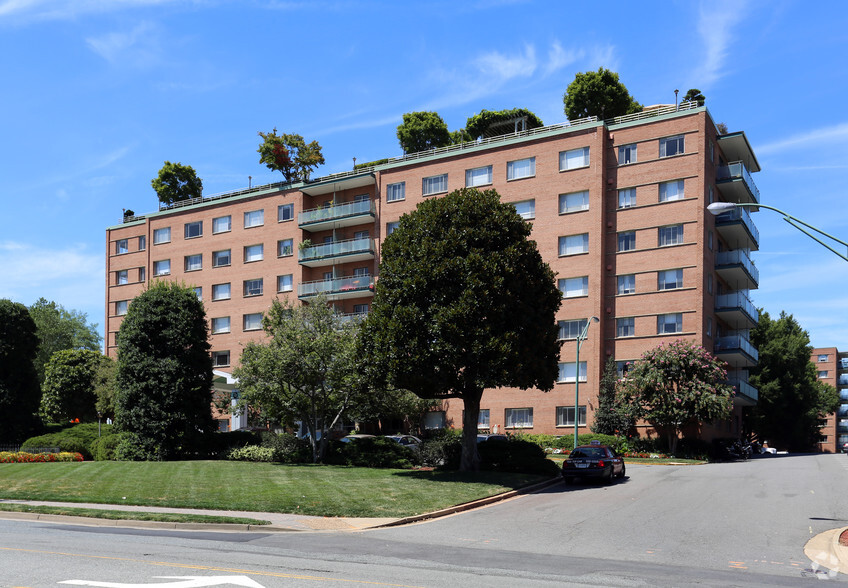 Primary Photo - Dorchester Towers Apartments