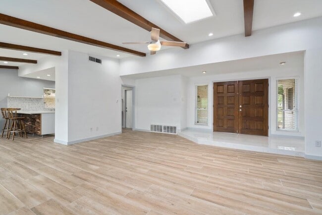 Building Photo - 11651 River Oaks Trail