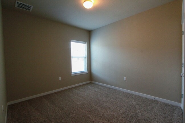 Building Photo - Beautiful 3 Bed / 2.5 Bath Home in Mueller