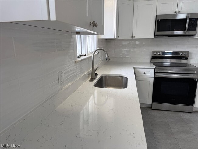 Building Photo - 22350 S Woodland Rd