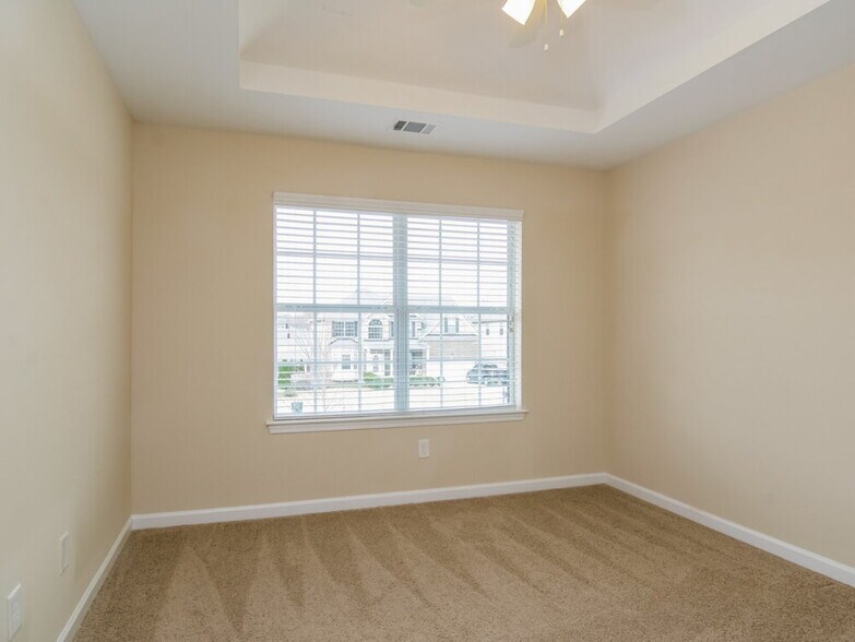 Building Photo - 4940 Hopewell Manor Dr