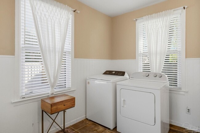 Building Photo - 1618 W Garden St