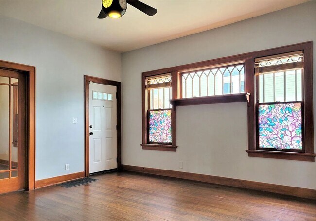 Building Photo - Stunning 4-Bed, 3-Bath Gem 1 Minute from Midtown!
