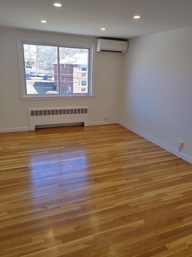Building Photo - 110 Trapelo Rd