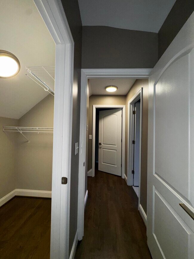 Building Photo - 564 Claymont Dr