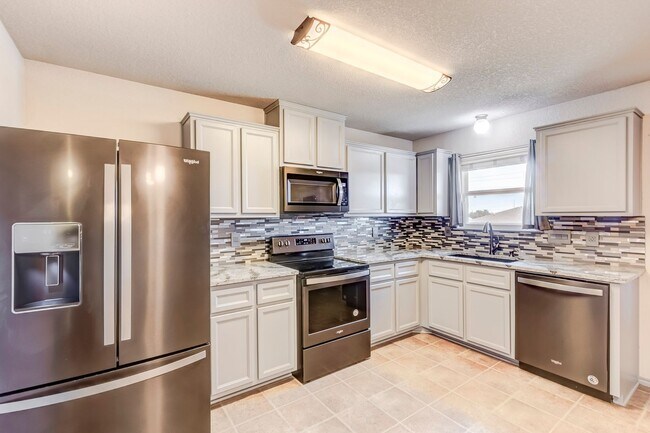Building Photo - 3409 Lorena Dr