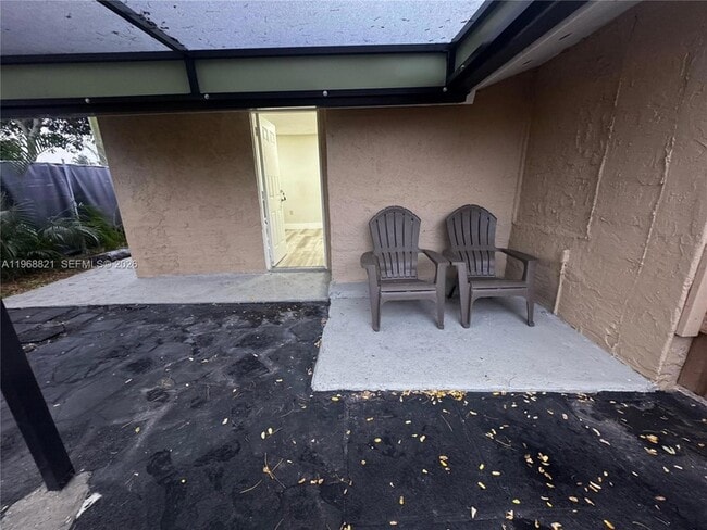 Building Photo - 582 E 18th St