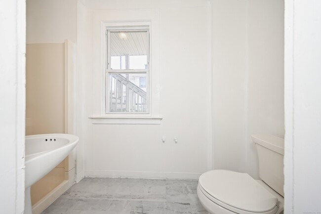 Building Photo - 25 Wolcott St