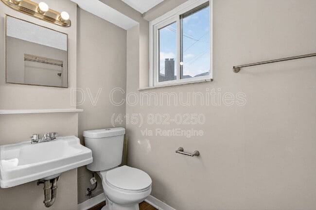 Building Photo - 4835 Almont Dr