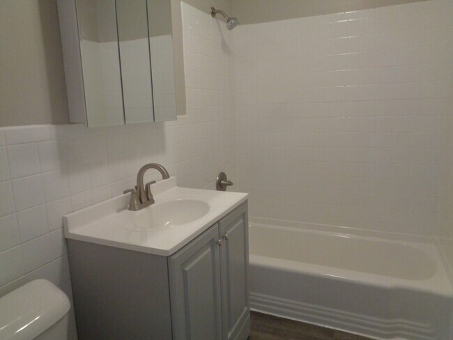 Building Photo - 1340 N Main St