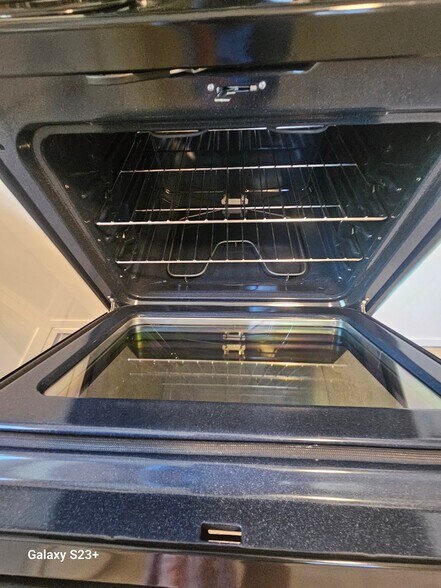 Building Photo - 13 Acme St