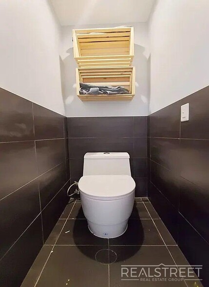 Building Photo - Bedford Avenue