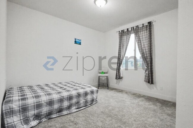 Building Photo - 12743 Blueblanc Way