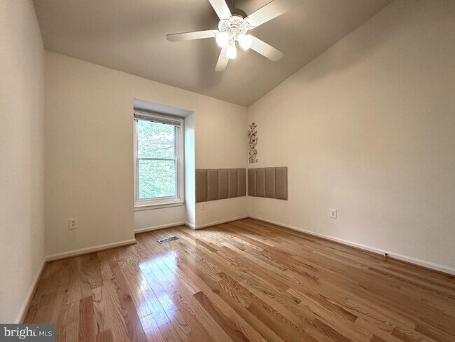 Building Photo - 6042 Loganwood Dr