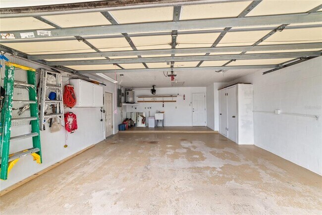Building Photo - 4243 Chipmunk Dr